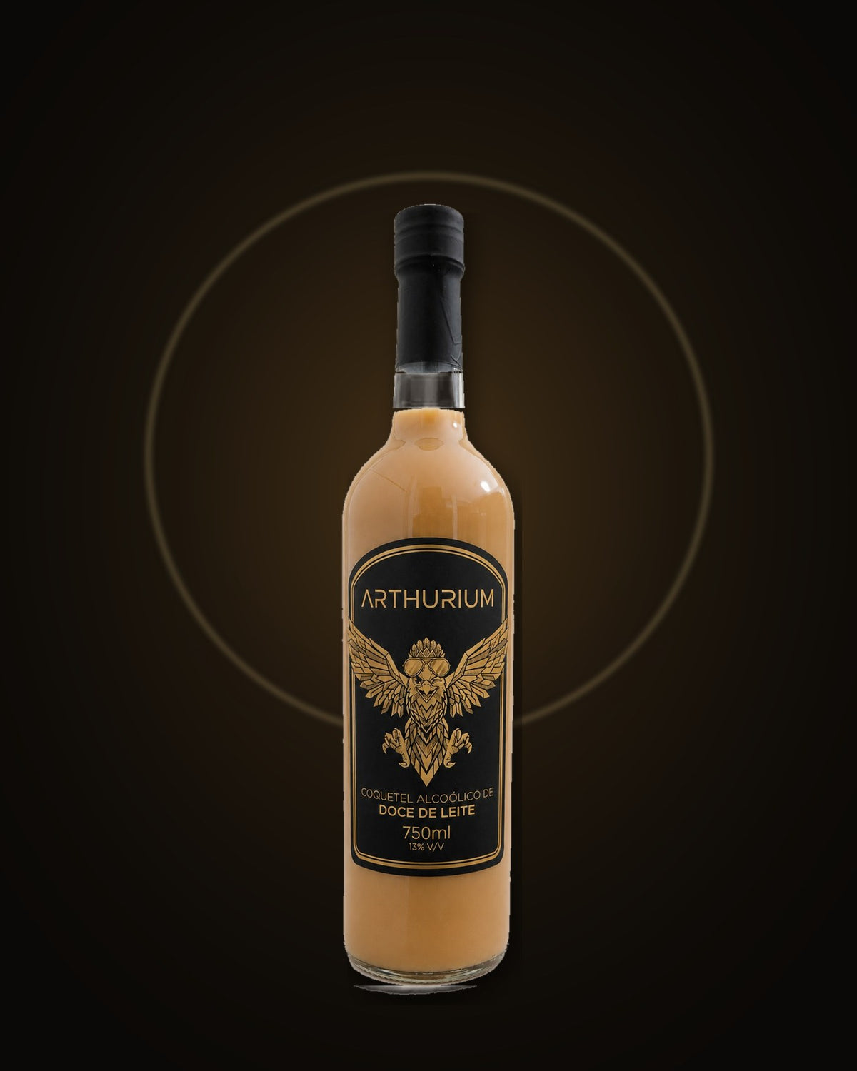 Garrafa de 750 ml do Arthurium Coquetel de Doce de Leite diante de um anel de luz dourada