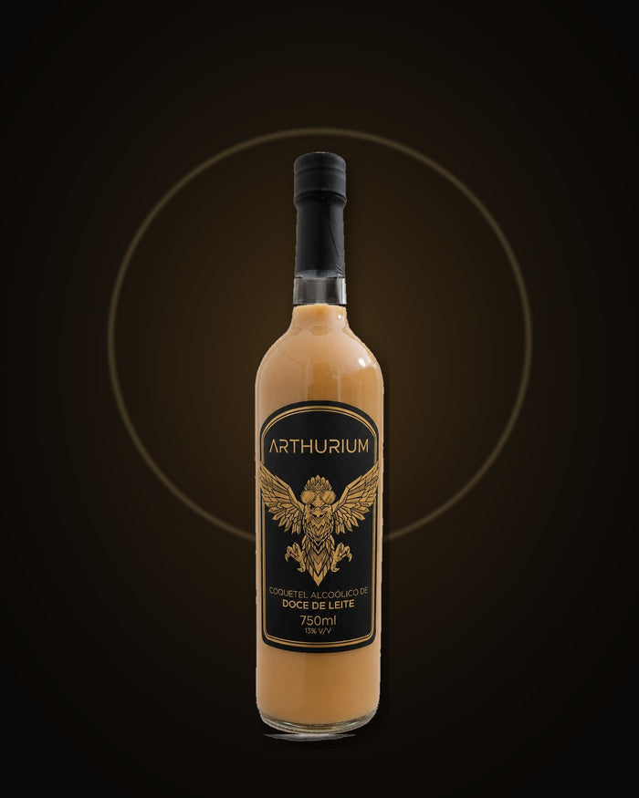 Garrafa de 750 ml do Arthurium Coquetel de Doce de Leite diante de um anel de luz dourada